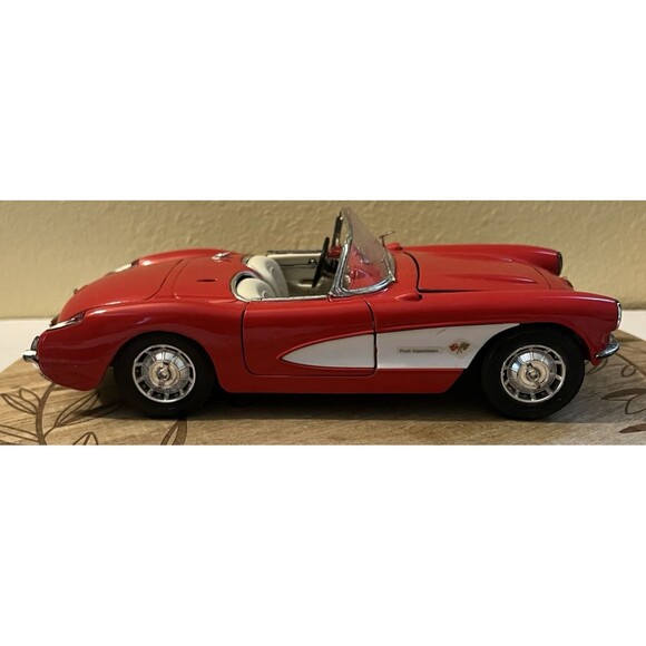 Road Tough 1957 Chevrolet Corvette Convertible Die Cast Metal 1:18 92018 - Picture 2 of 16